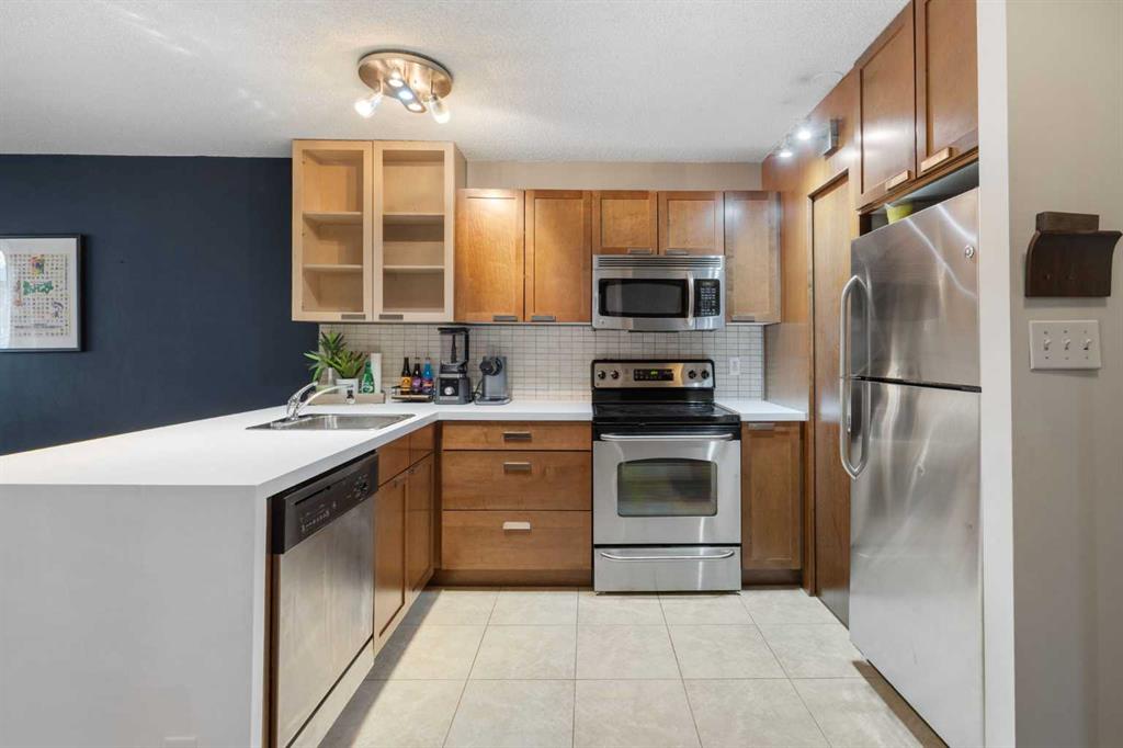 Picture for 202, 1015 14 Avenue SW