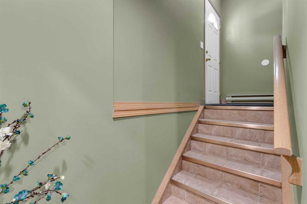 Picture for 3, 124 19 Avenue NE