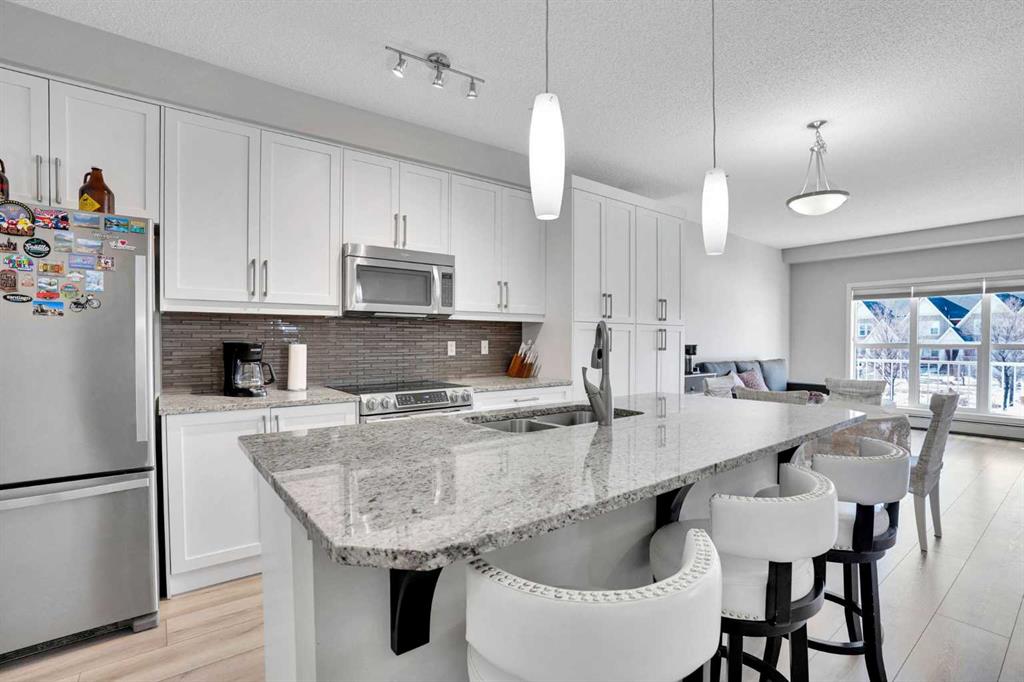 Picture for 208, 402 Marquis Lane SE