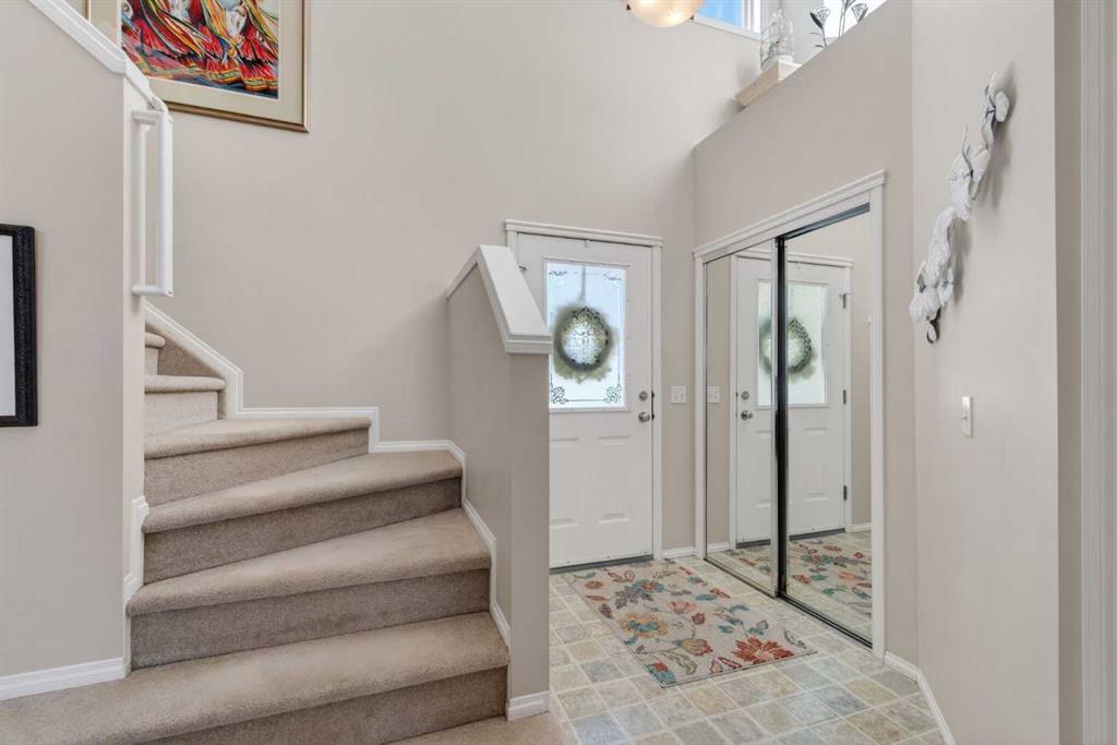 Picture for 10 Cougar Ridge Bay SW