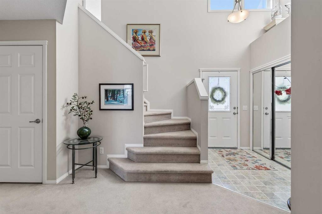 Picture for 10 Cougar Ridge Bay SW