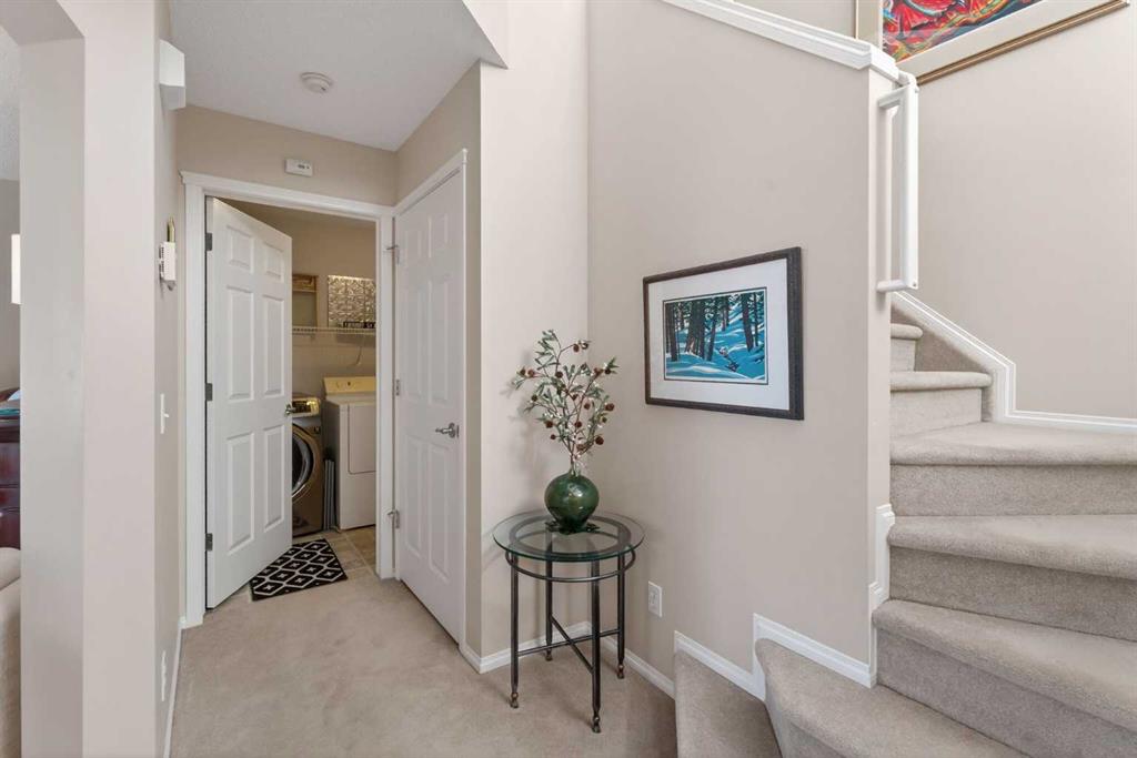 Picture for 10 Cougar Ridge Bay SW