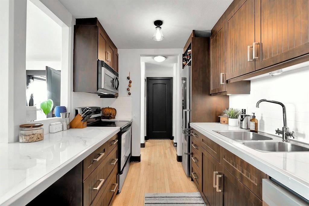 Picture for 305, 2417 17 Street SW