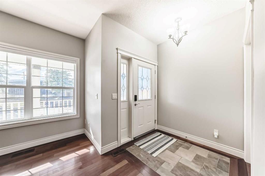 Picture for 1444 40 Street SW