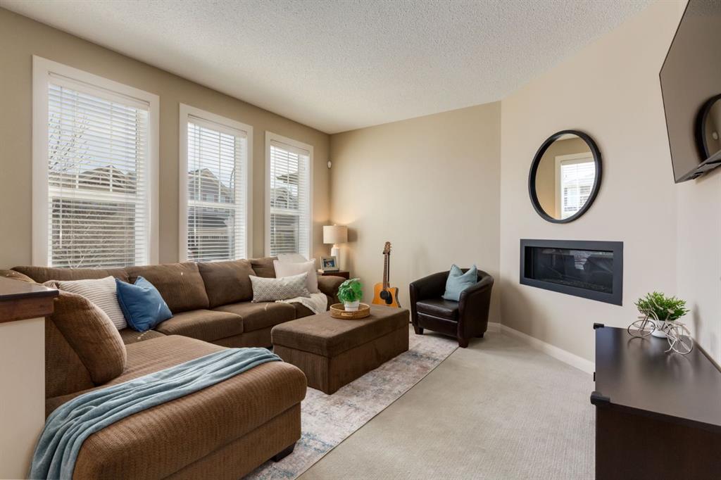 Picture for 380 Evanspark Gardens NW