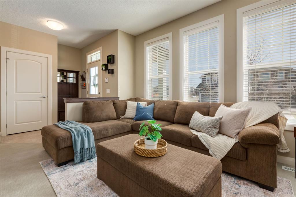 Picture for 380 Evanspark Gardens NW