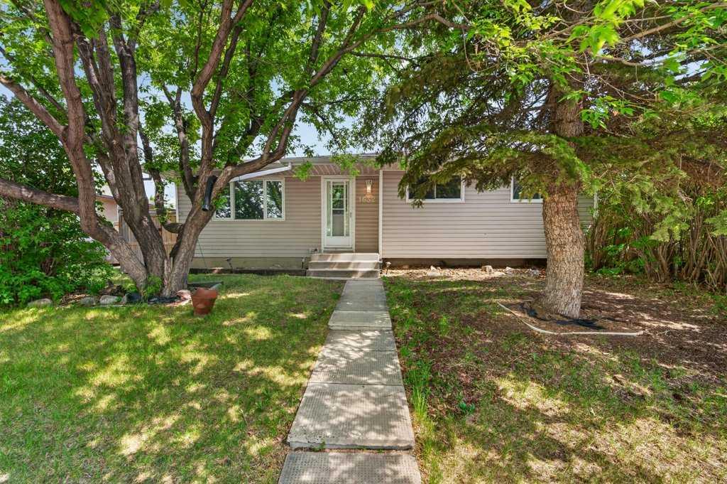 Picture for 1632 Robson Crescent SE