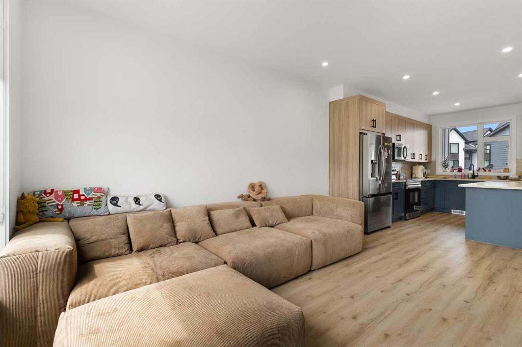 Picture for 327, 85 sage hill Heights NW