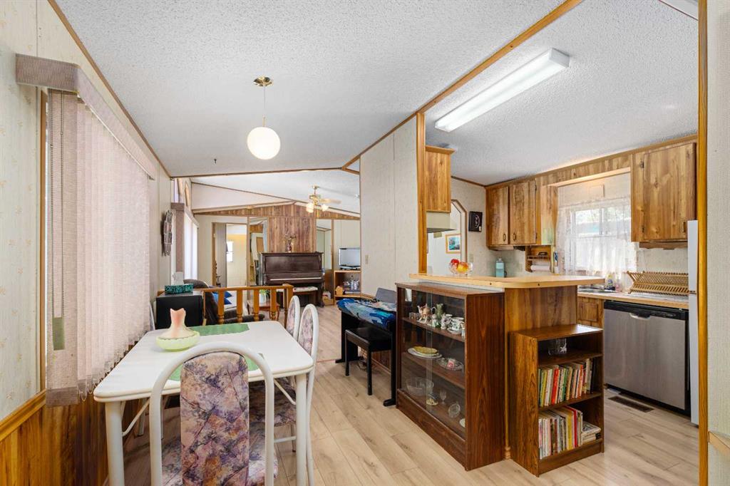 Picture for 71, 99 Arbour Lake Road NW