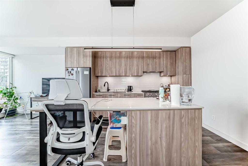 Picture for 406, 1107 Gladstone Road NW