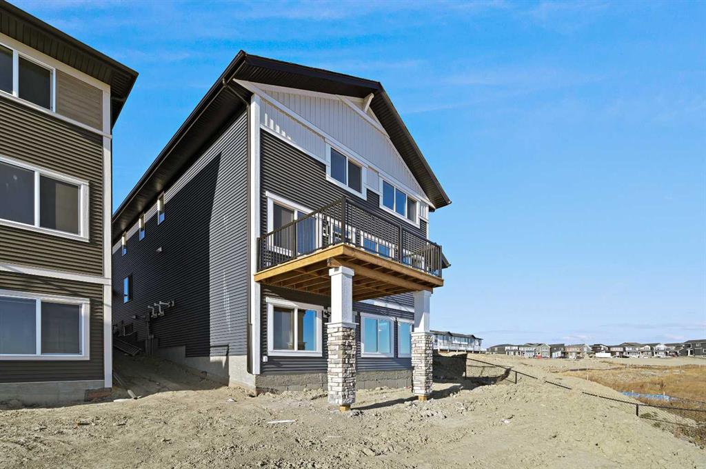 Picture for 215 Corner Glen Crescent NE