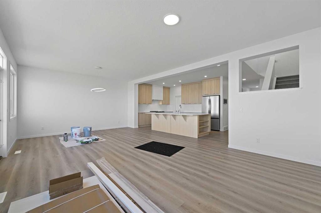 Picture for 215 Corner Glen Crescent NE