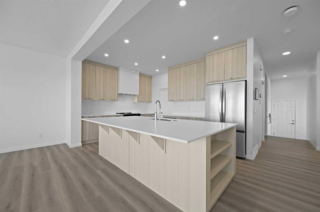 Picture for 215 Corner Glen Crescent NE