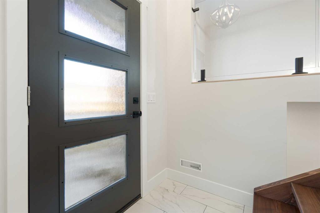 Picture for 45 Alpine Crescent SE