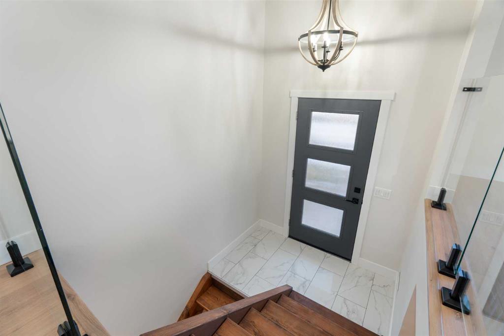 Picture for 45 Alpine Crescent SE