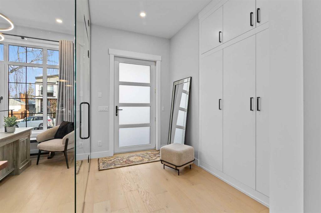 Picture for 937 42 Street SW