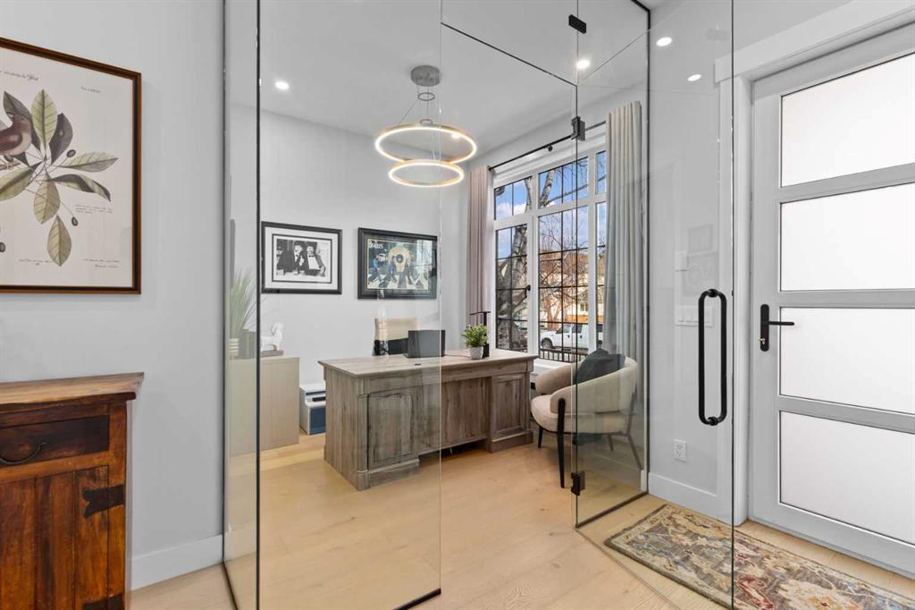 Picture for 937 42 Street SW