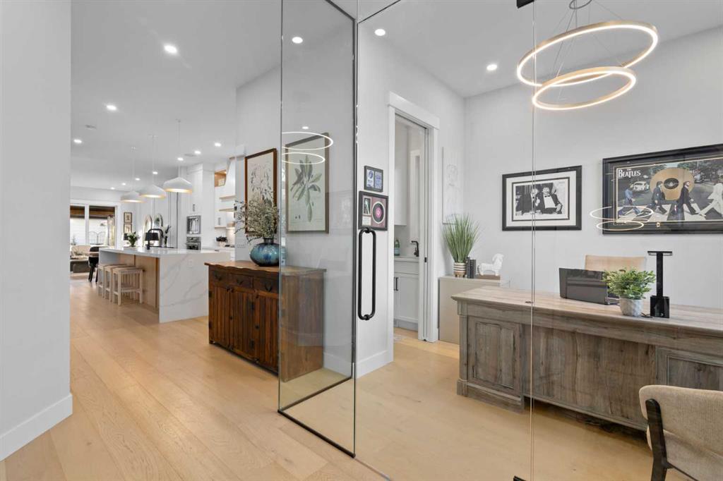 Picture for 937 42 Street SW