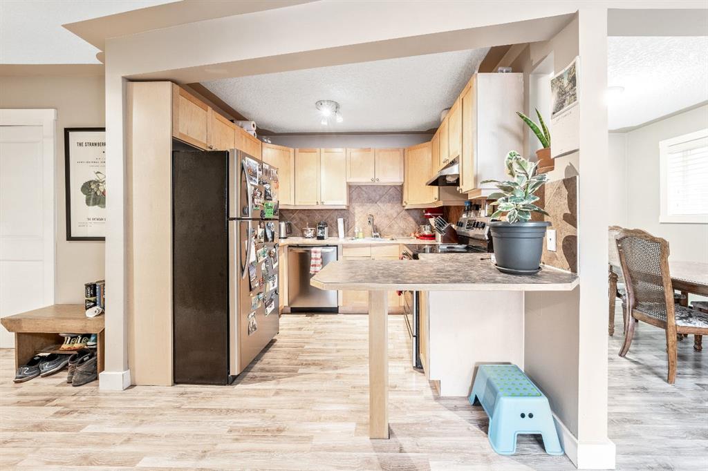 Picture for 4, 310 22 Avenue SW