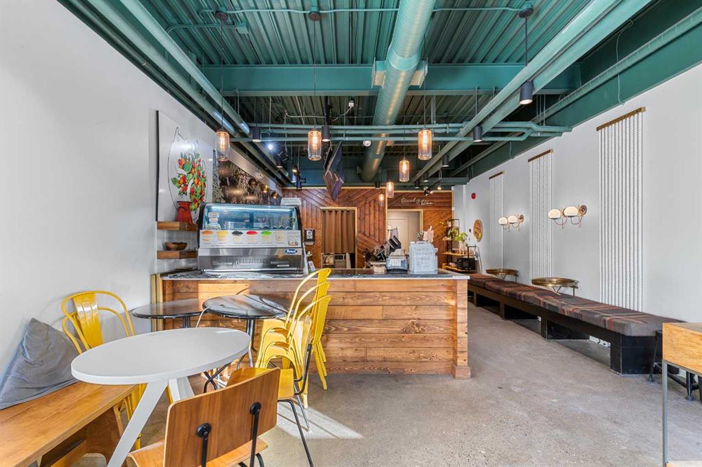 Picture for 816a 16 Avenue SW