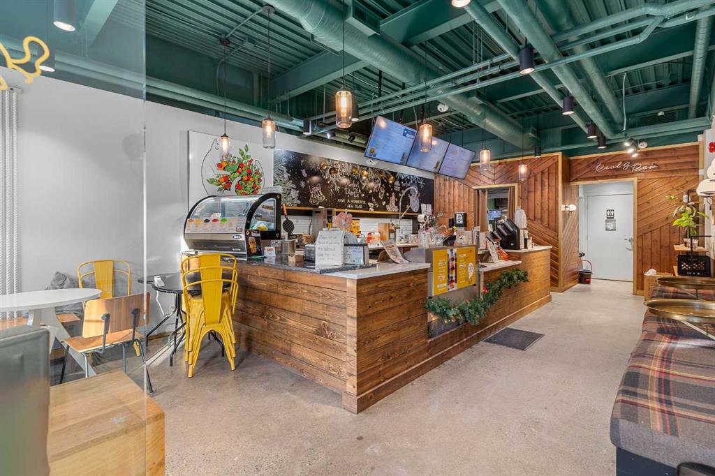 Picture for 816a 16 Avenue SW