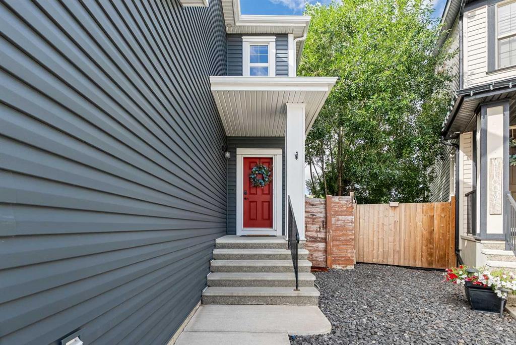 Picture for 113 Copperpond Bay SE