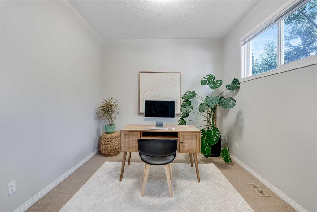 Picture for 113 Copperpond Bay SE