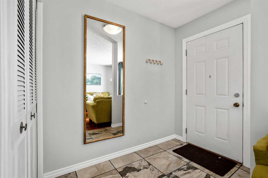 Picture for 71 Strathcona Crescent SW