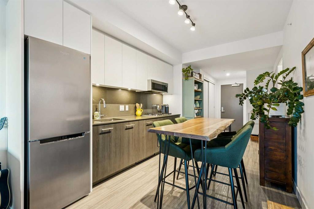 Picture for 210, 730 2 Avenue SW