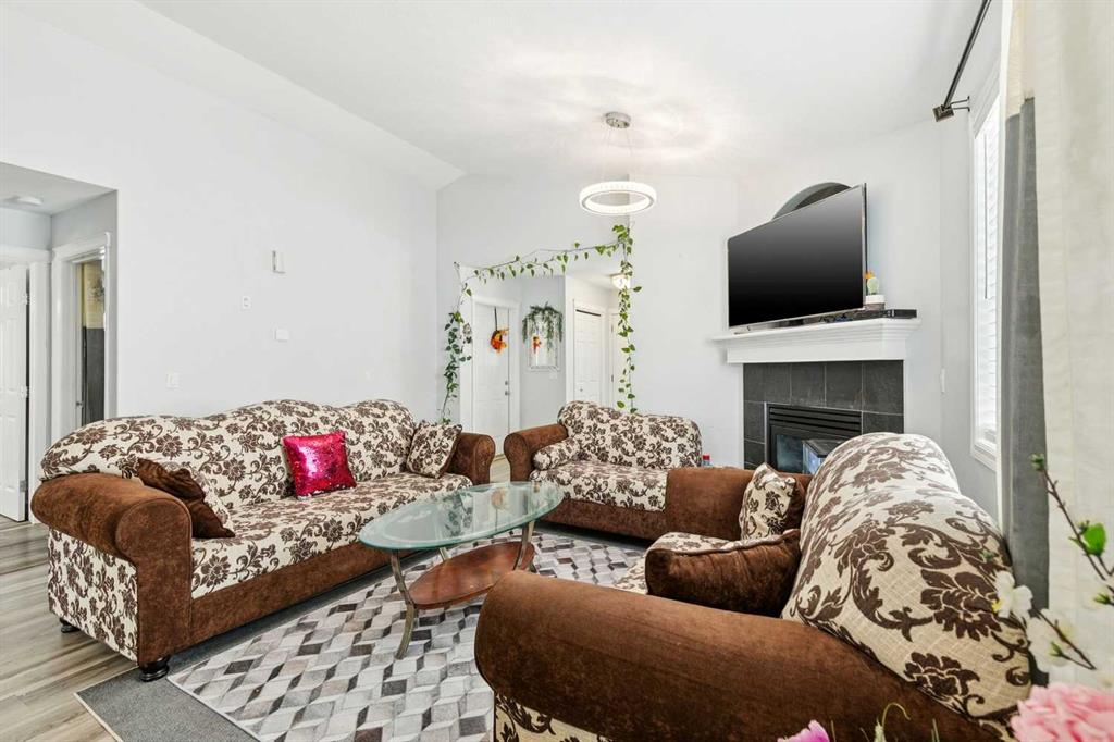 Picture for 38 Canoe Square SW