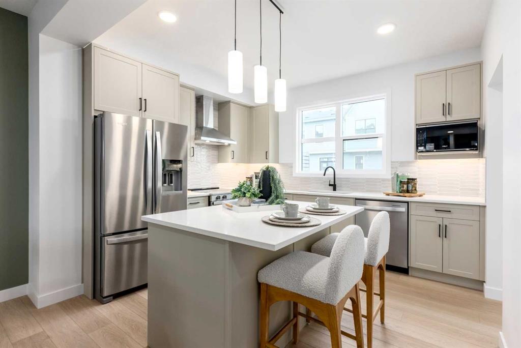 Picture for 305, 437 Alpine Avenue SW