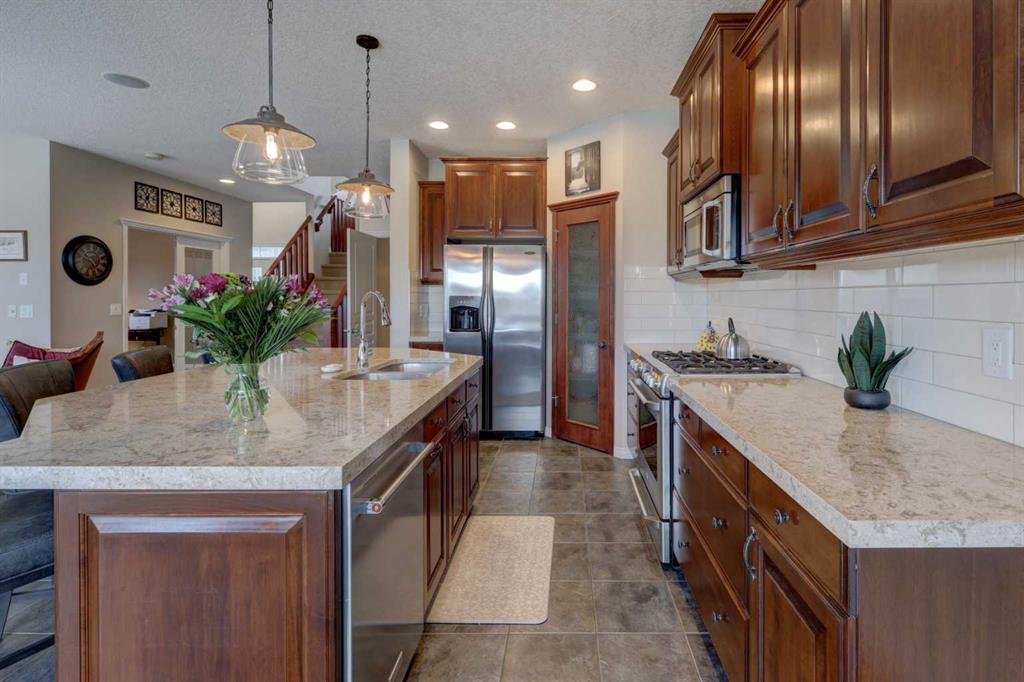 Picture for 110 Royal Oak View NW