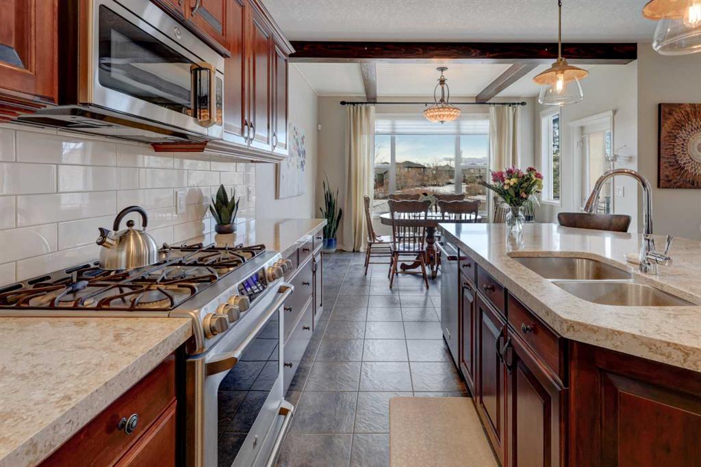 Picture for 110 Royal Oak View NW