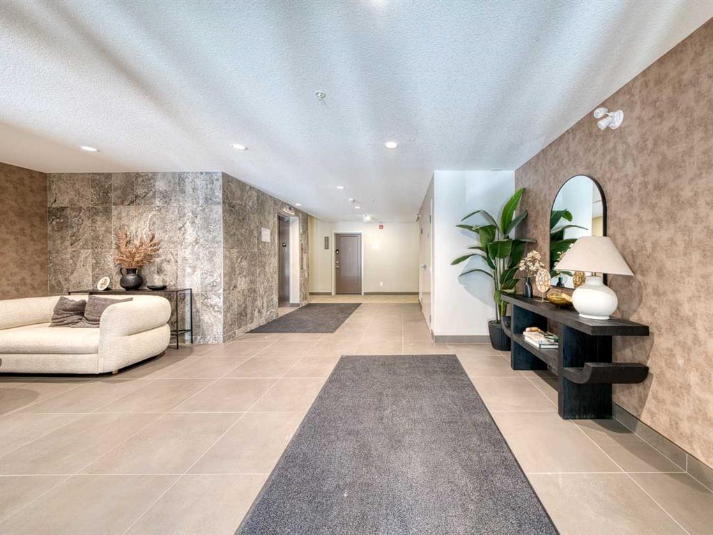 Picture for 110, 660 Shawnee Square SW