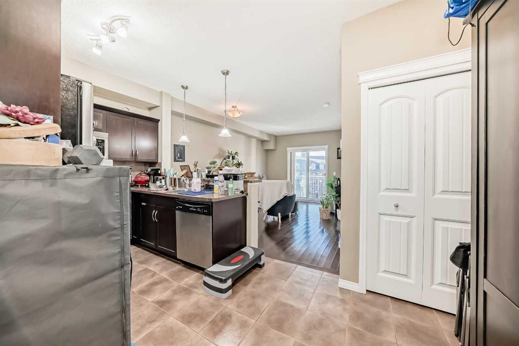 Picture for 4404, 31 Country Village Manor NE