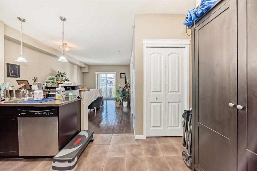 Picture for 4404, 31 Country Village Manor NE