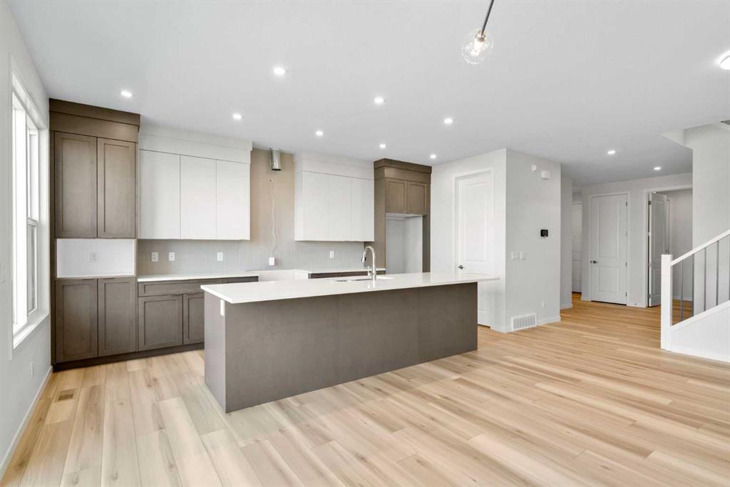 Picture for 675 Buffaloberry Manor SE