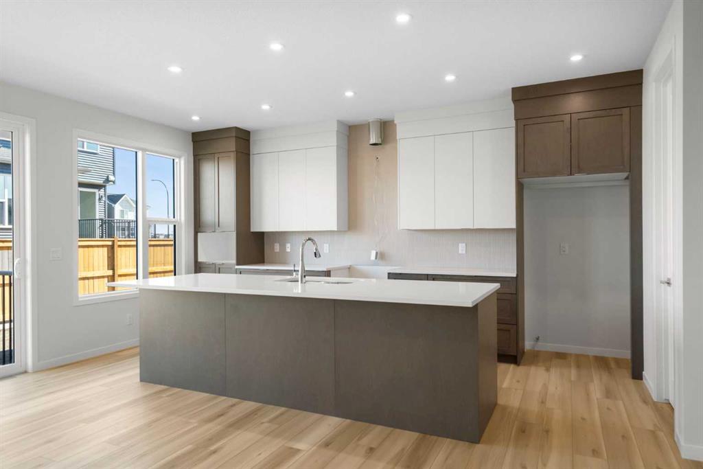 Picture for 675 Buffaloberry Manor SE
