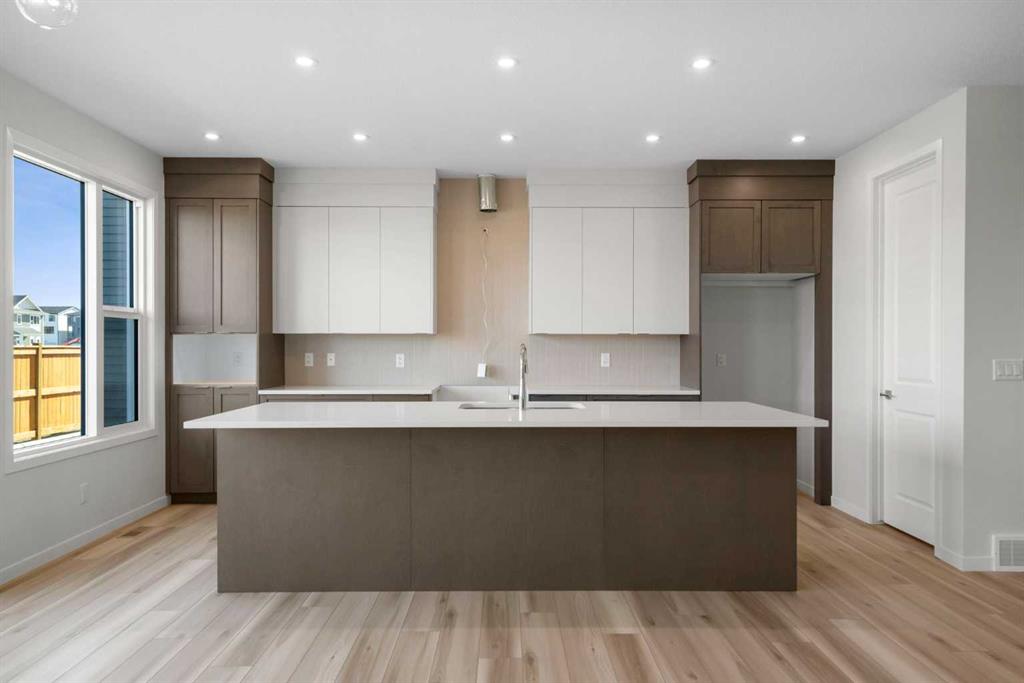 Picture for 675 Buffaloberry Manor SE