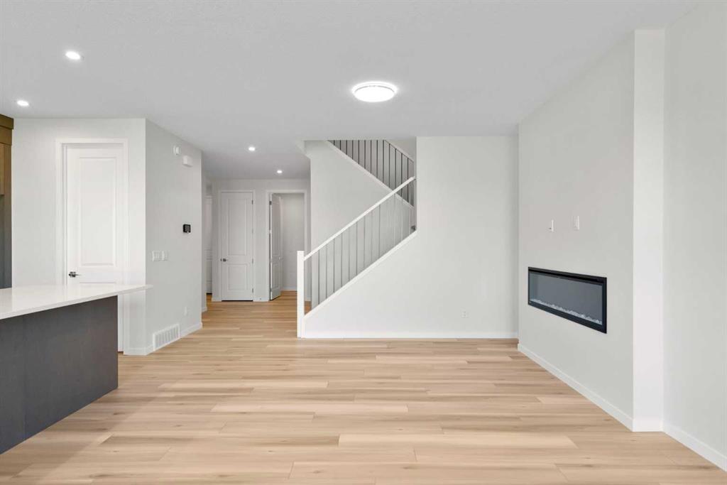 Picture for 675 Buffaloberry Manor SE
