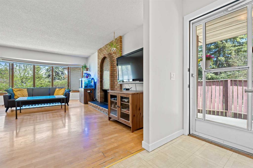 Picture for 232 Ranchview Place NW