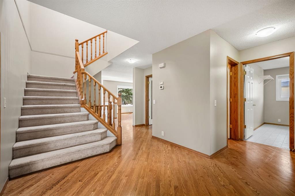 Picture for 131 Lake Simcoe Court SE