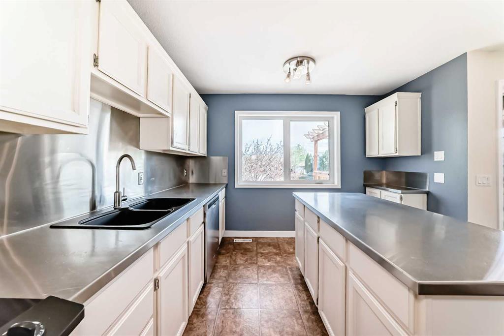 Picture for 26 Green Meadow Drive 