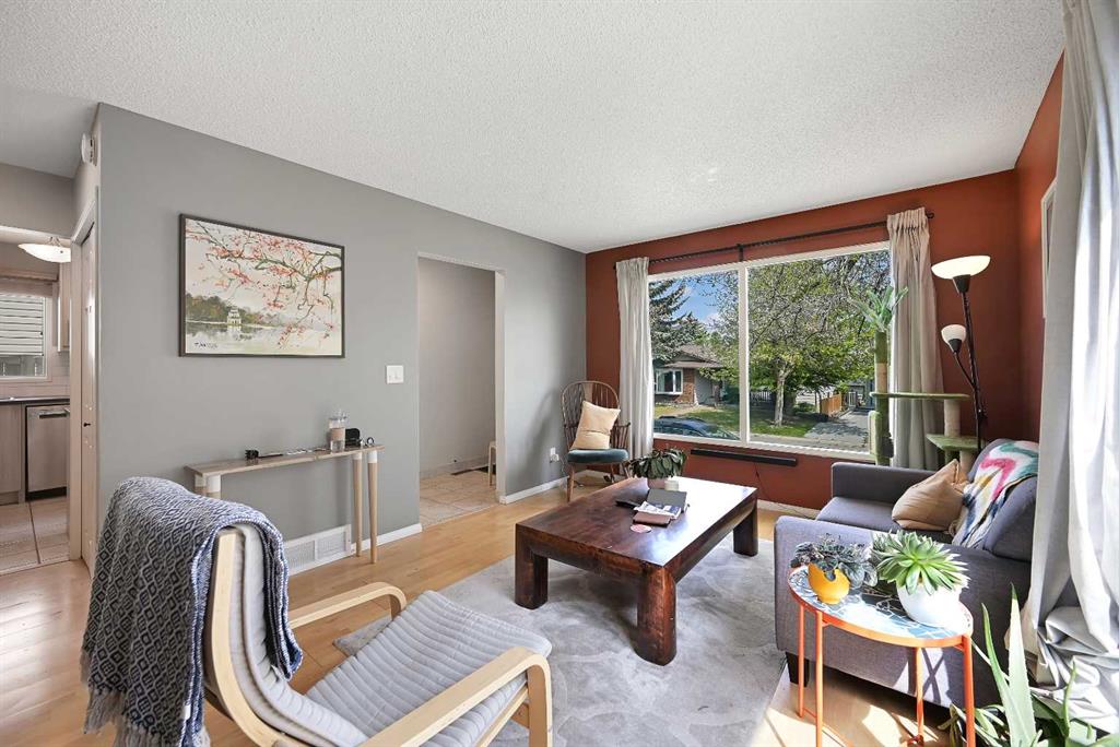 Picture for 160 Strathcona Close SW