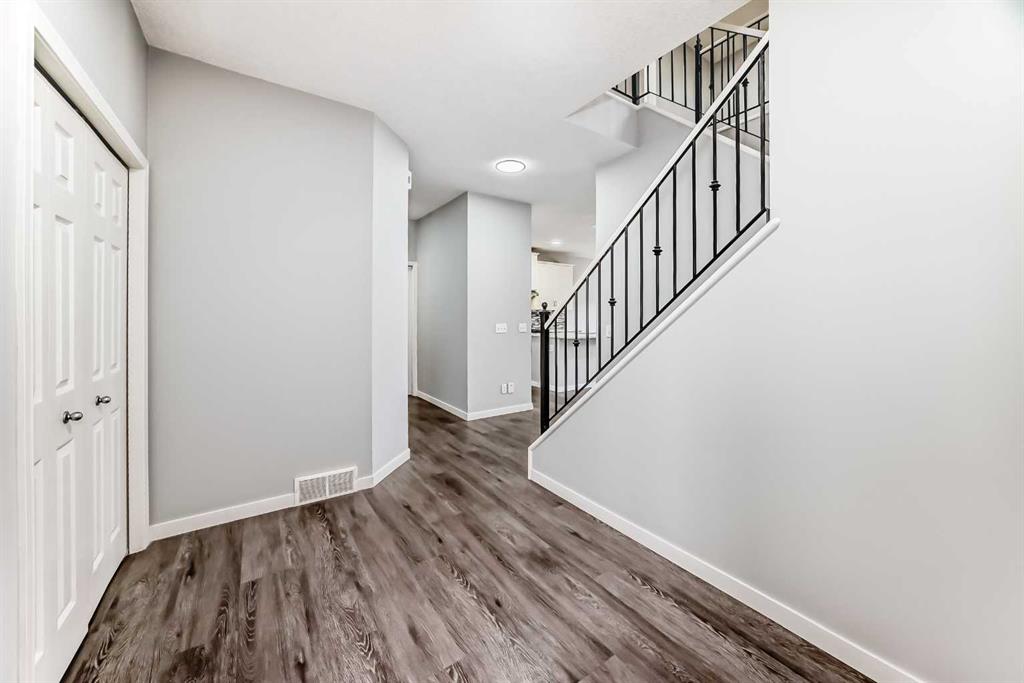 Picture for 114 Valley Crest Close NW