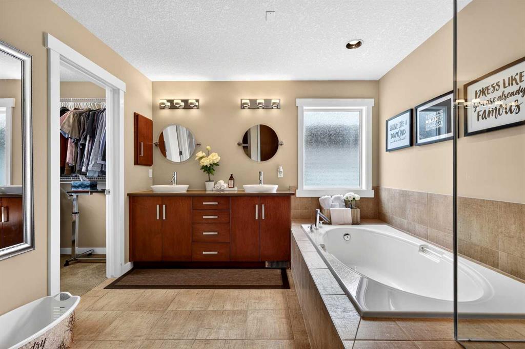 Picture for 44 Elgin Meadows Link SE