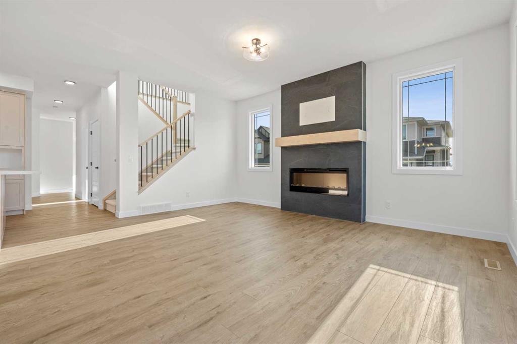 Picture for 571 Buffaloberry Manor SE