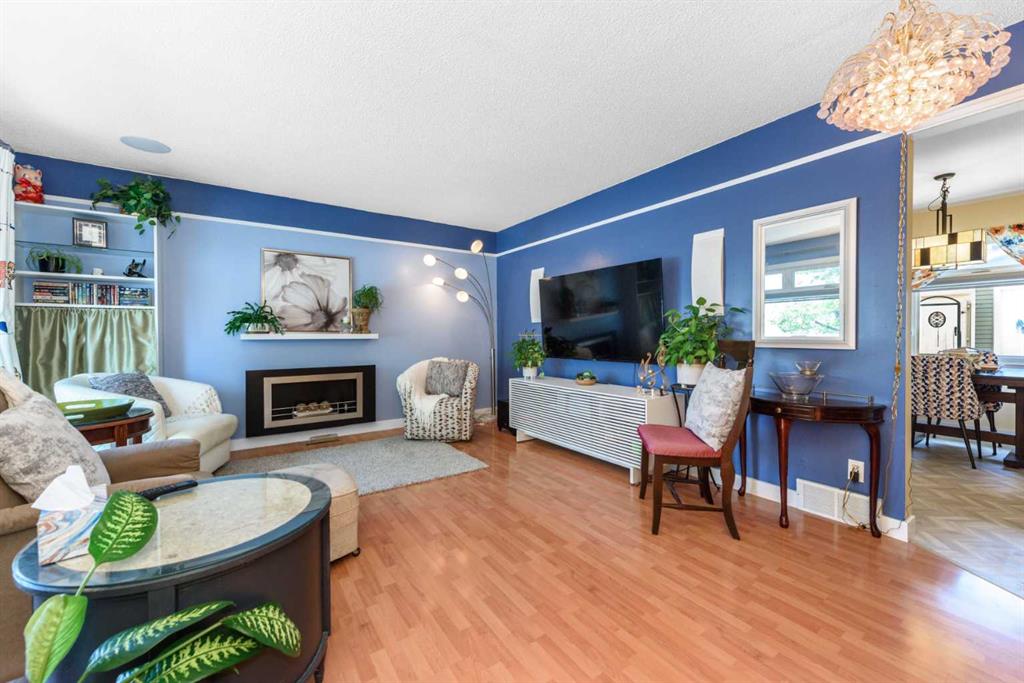 Picture for 208 Van Horne Crescent NE