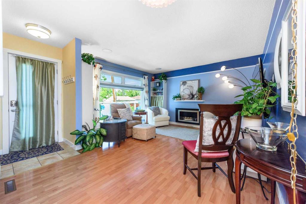 Picture for 208 Van Horne Crescent NE