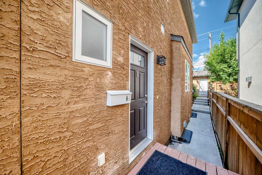 Picture for 2, 1921 30 Street SW